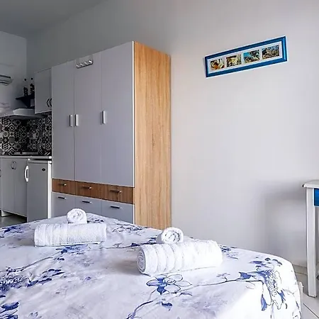 Antoniadi Apartman *